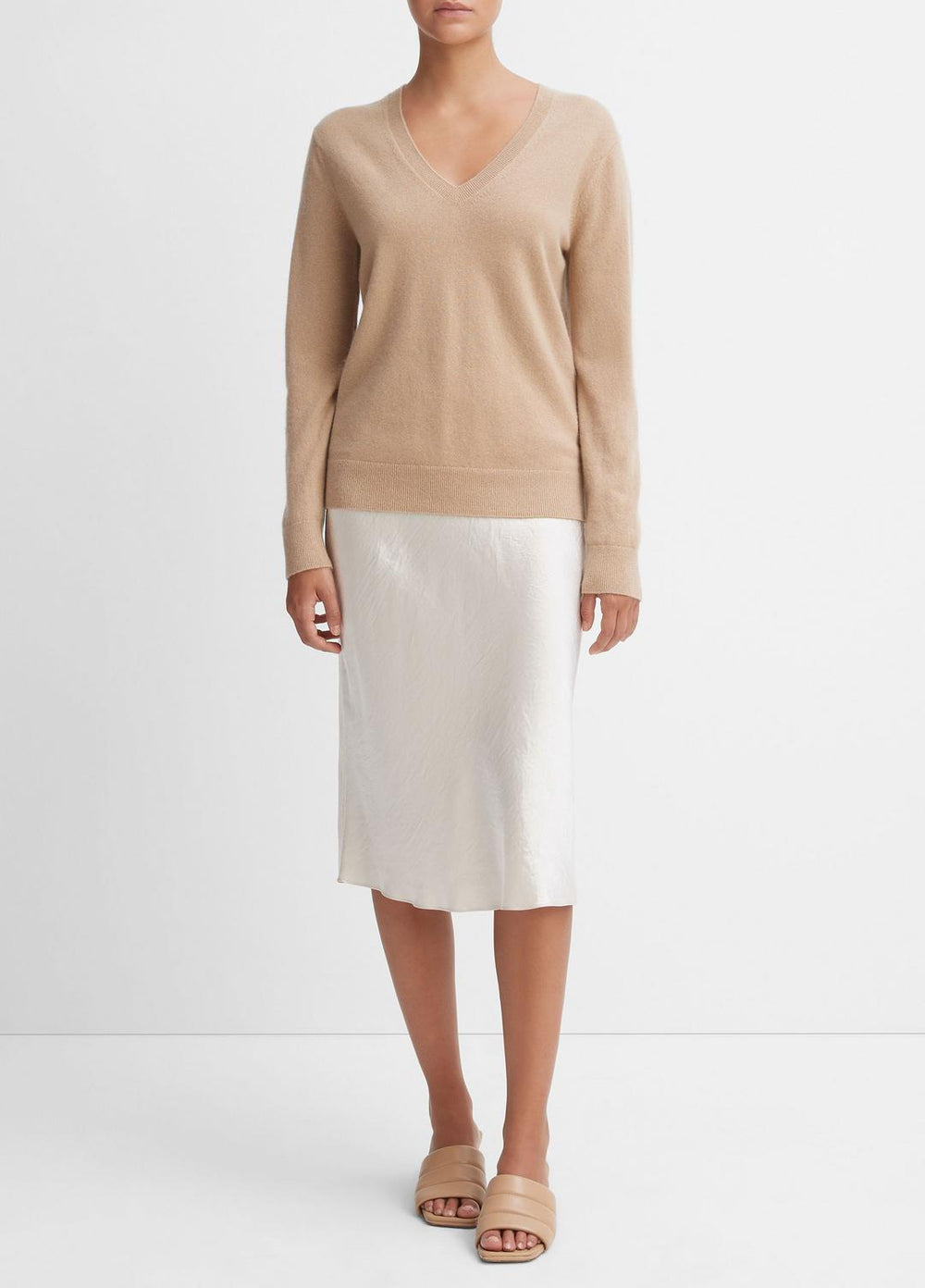 Cashmere Weekend V-Neck Sweater in V-Neck | VINCE Women