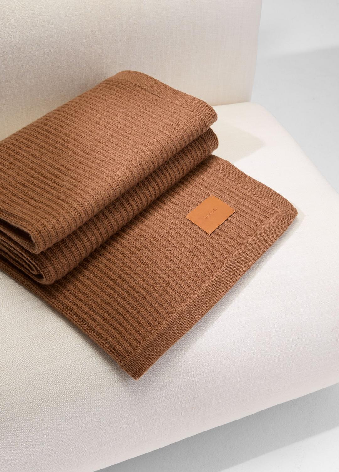 Wool and Cashmere Cardigan-Stitch Throw in Pillows & Blankets | VINCE Women