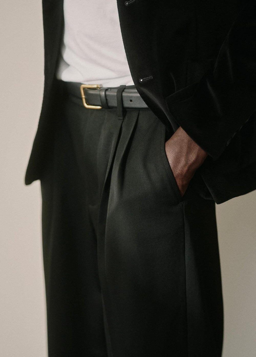 Wool Double-Pleat Suiting Trouser in Trousers | VINCE Men